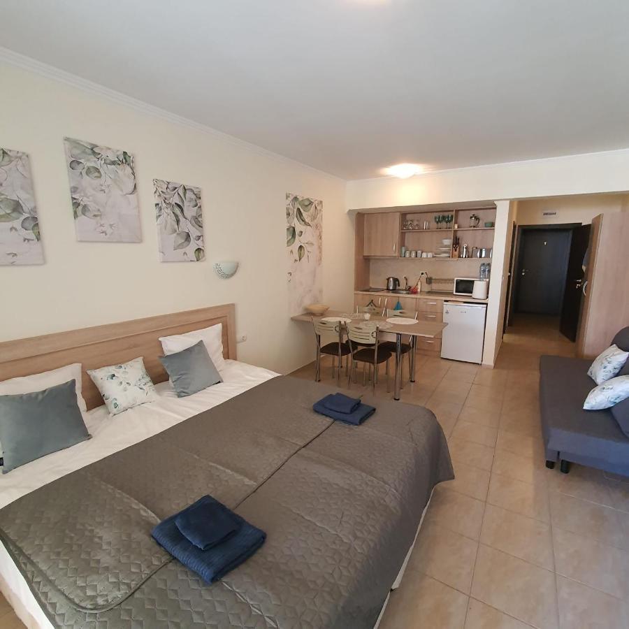 Andalucia Beach - Sea Viev Apartments Elenite Kültér fotó