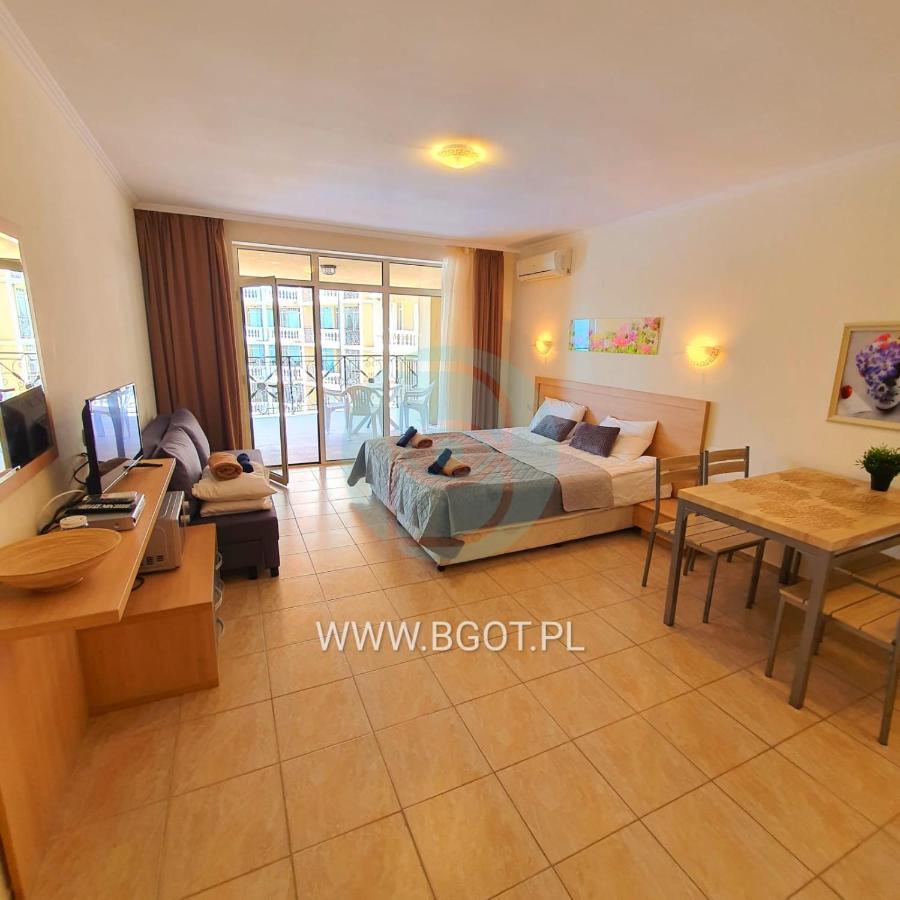 Andalucia Beach - Sea Viev Apartments Elenite Kültér fotó